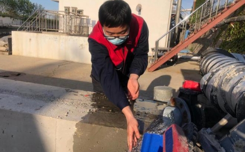 治理生活垃圾滲濾液--記煙臺碩士環衛人張猛